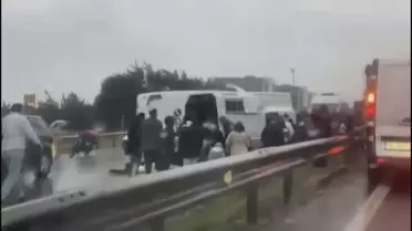 Büyükçekmece'de servis minibüsü devrildi: 1 ölü 9 yaralı