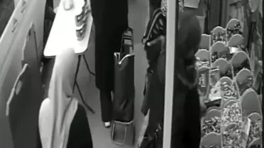 Esenyurt'ta Çikolata ve Kıyafet Hırsızlığı