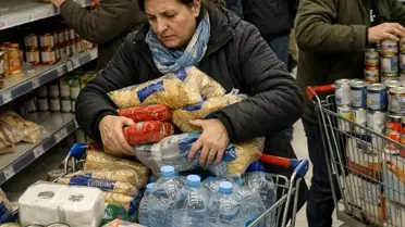Komşuda savaş korkusu: Halk, ürün stoklamaya başladı