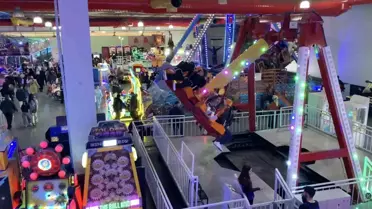 Bursa'da Bayram Yoğunluğu AVM'lerde Yaşandı