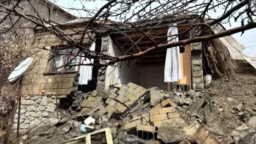 Hakkari'de Yağışlar Ev Çöktürdü