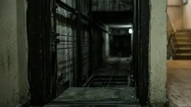 Mardin'de asansör boşluğuna düşen çocuk yaralandı