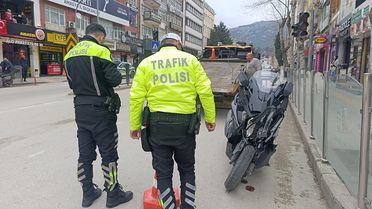 Amasya'da Motosiklet Kazası: Sürücü Yaralandı