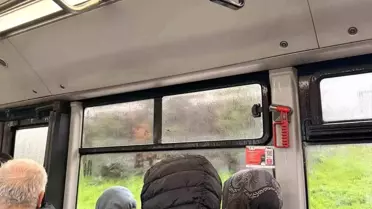 Arnavutköy'de belediye otobüsünün tavanından su aktı