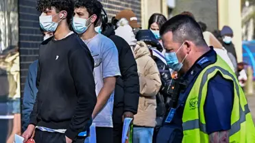 İngiltere'de korkutan salgın! Uzmanlar 'süper bulaşma' diyerek uyardı