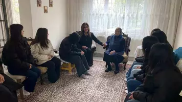 Çocuklardan Aysel Teyzeye Bayram Ziyareti