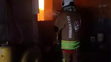 Reyhanlı'da iş yeri alevlere teslim oldu