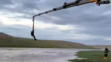 Ceylanpınar'da Traktörle Mahsur Kalan Sürücü Kurtarıldı