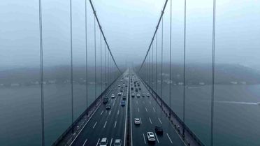 İstanbul'da Sisli Sabah Manzarası