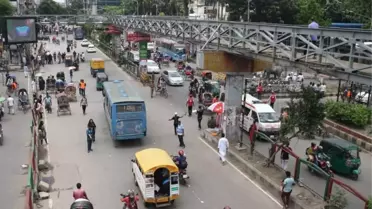 Bangladeş'te Otobüs-Tren Kazası: 12 Ölü