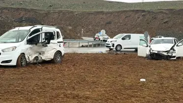 Bingöl'de Trafik Kazası: 12 Yaralı