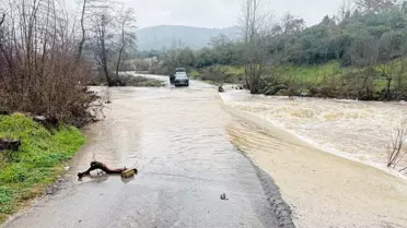 Çanakkale'de Sağanak Sel, Otomobil Kurtarıldı