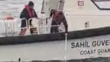 Denizde hareketsiz halde bulunan kadın hastaneye kaldırıldı