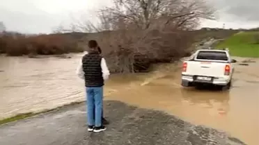 Diyarbakır'da şiddetli yağış: Köye ulaşım kesildi, bazı vatandaşlar mahsur kaldı