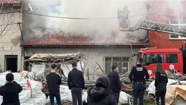 Kütahya'da Çatı Yangını Kontrol Altına Alındı