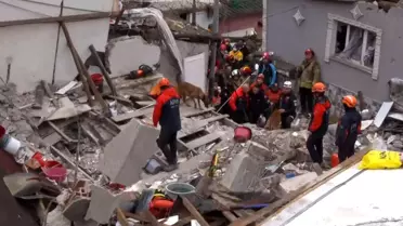 Fatih'teki Çökme Olayında Köpekli Kurtarma