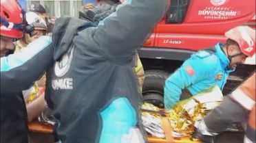 Fatih'te Bina Çöktü