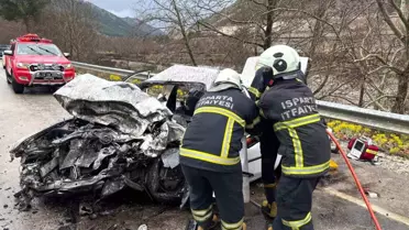 Isparta-Antalya Yolunda Kaza: 2 Ölü, 4 Yaralı