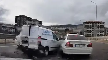Kontrolden çıkan araç, önündeki 4 araca çarptı: O anlar kamerada