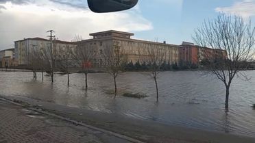 Nusaybin'de Sağanak Yağış İpekyolu'nu Su Bastı