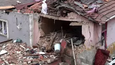 Fatih'te çöken binaların ardından çevrede hasar tespit çalışması başlatıldı