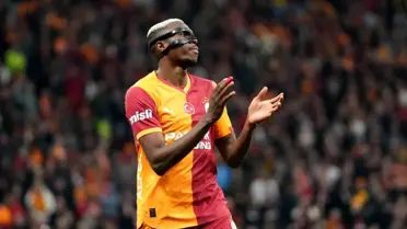 Osimhen'in sağ kolu kırıldı