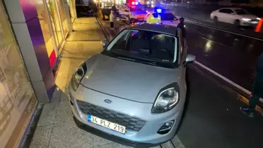 Avcılar'da Otomobil Kaldırımdaki Çocuğa Çarptı