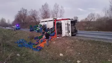 Domaniç'te Kamyonet Devrildi: 2 Yaralı