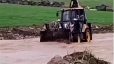 Mardin'de Sağanak, Dünyanın En Uzun Adamını Mahsur Bıraktı