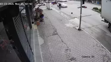 Kamyonun Çarptığı Motosiklet Sürücüsü Hayatını Kaybetti
