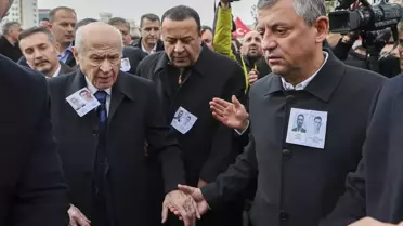 Şehit cenazesinde dikkat çeken anlar! Özel ile Bahçeli yan yana
