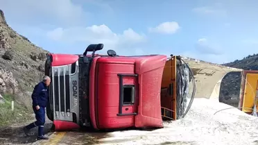 Sincan'da Tır Devrildi, Trafik Durdu