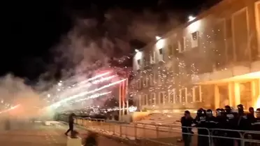 Ülke yanıyor! Protestocuların hedef aldığı yer başbakanın konutu