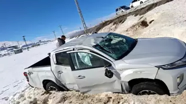 Van'da Kamyonet Şarampole Yuvarlandı