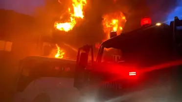 Antalya'da İnşaat Malzemeleri Deposunda Yangın