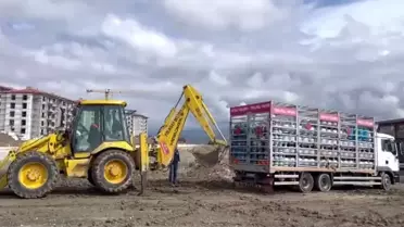 Çamura Saplanan Tüp Yüklü Kamyon Kurtarıldı