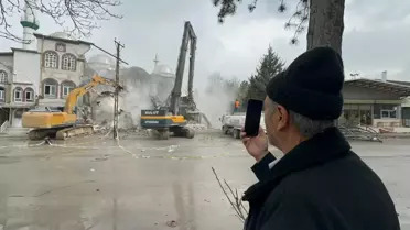 Sanayi Camii Kontrollü Olarak Yıkıldı