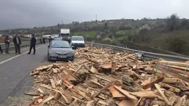 Bursa'da TIR Devrildi, Trafik Kitlendi