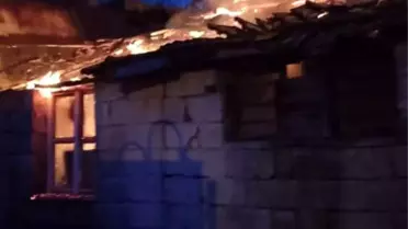 Dörtyol'da metruk bina yangını