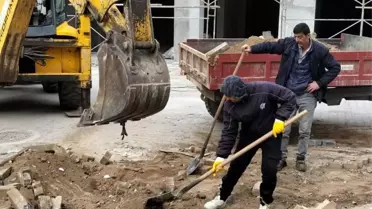 Edremit Belediyesi Altınkum'da ve Kadıköy'de yolları yeniliyor