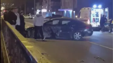 Samsun'da Kediye Çarpmamak İçin Korkuluklara Çarpan Araçta Yaralılar