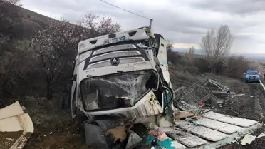 Nevşehir'de Kontrolden Çıkan Kamyonet Devrildi