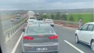 Eskişehir'de Tırda Kaza: Demirler Yola Saçıldı