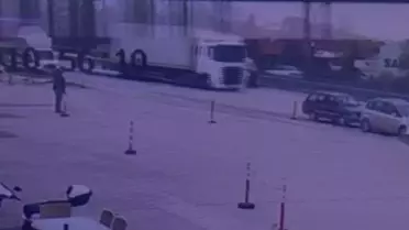 Minibüs Yayaya Çarptı: 79 Yaşındaki Adam Ağır Yaralandı