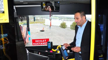 Soma'nın İlk Kadın Otobüs Şoförü: Derda Aktaş