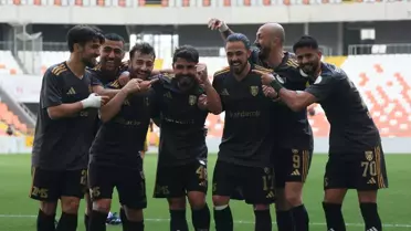 Aliağa FK, Adanaspor'u 8-1 Yenerek Takipte Kalıyor