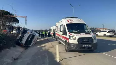 Çanakkale'de Minibüs ile Otomobil Çarpıştı