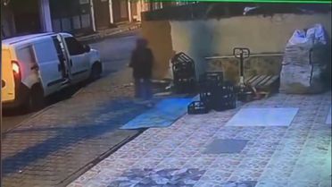 İstanbul'da Hırsızlık Girişimleri Güvenlik Kamerasında