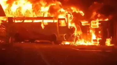 Kamyonla çarpışan otobüs alev aldı, 13 kişi feci şekilde can verdi