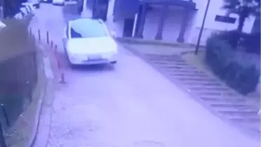 İzmit'te Oto Kazası: Kapı Kırıldı, 3 Araç Zarar Gördü